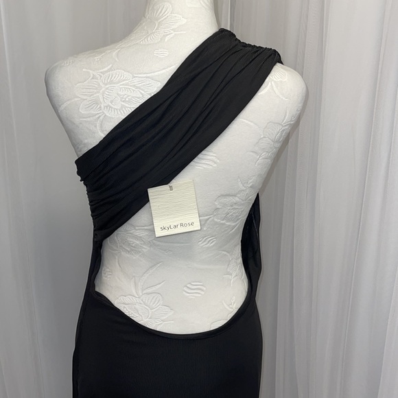 NEW WITH TAG Skylar Rose One Shoulder Backless Dress Size Medium - Picture 3 of 7